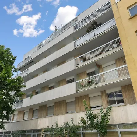 Le Montparnasse Chic : L'elegance Parisienne Appartement